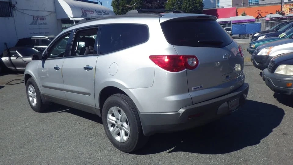 2011 Chevrolet Traverse - Image 3 of 15