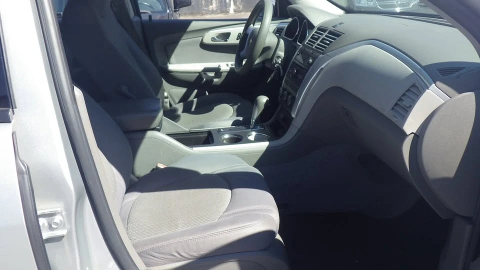 2011 Chevrolet Traverse - Image 9 of 15