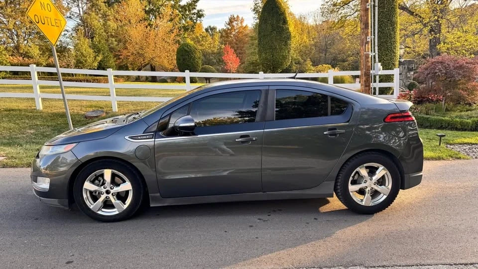 2011 Chevrolet Volt - Image 2 of 11