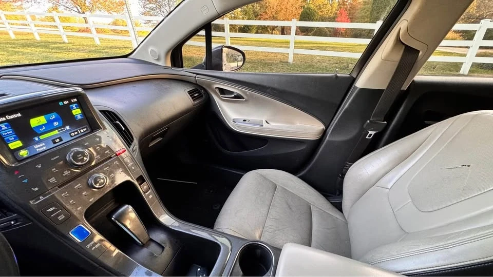 2011 Chevrolet Volt - Image 9 of 11