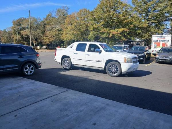 2011 Chevrolet Avalanche - Image 2 of 2