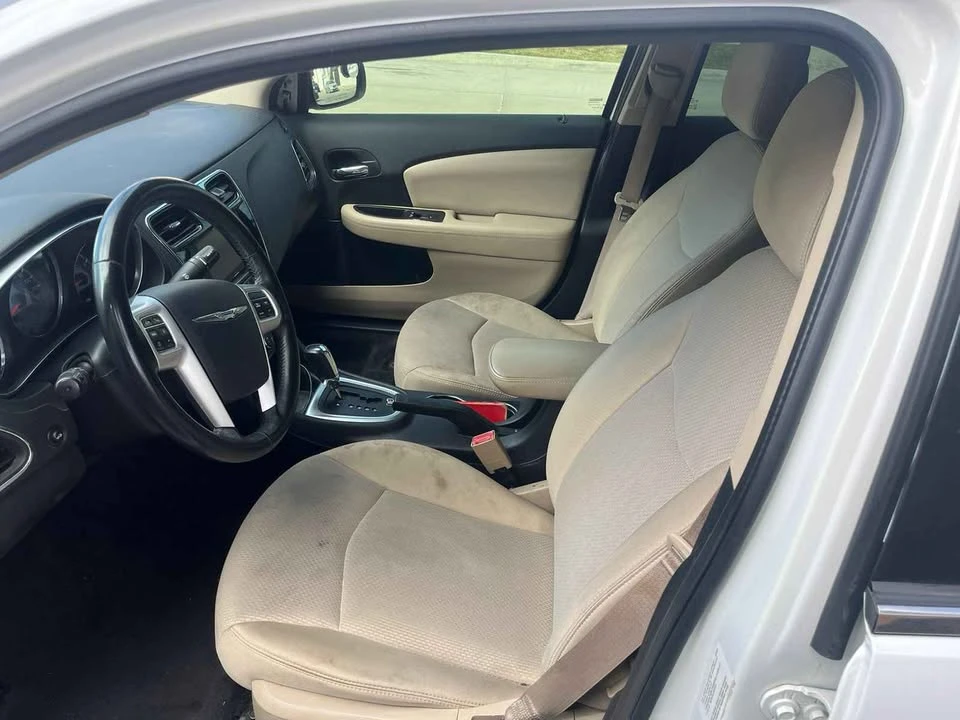 2011 Chrysler 200 - Image 5 of 10