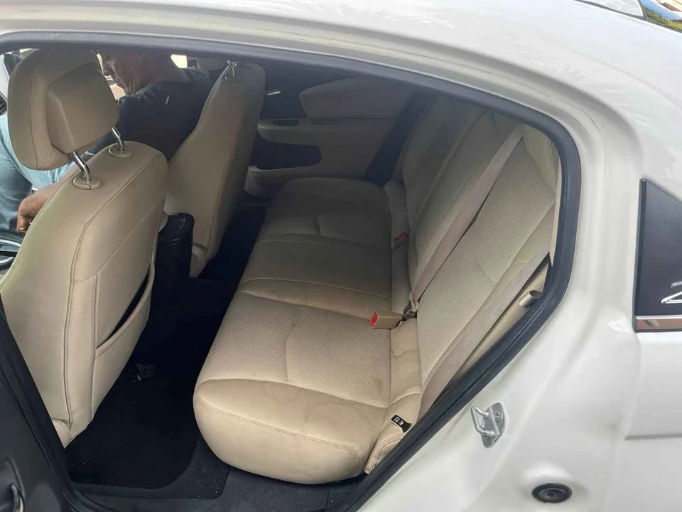 2011 Chrysler 200 - Image 6 of 10