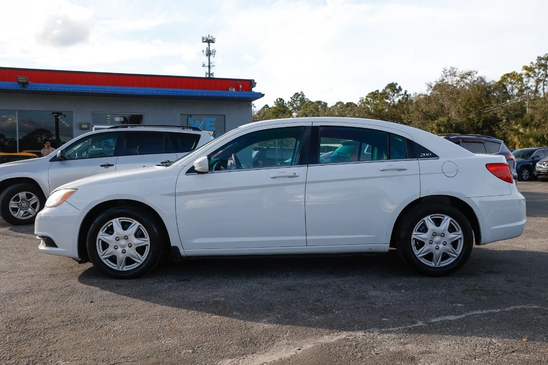 2011 Chrysler 200 - Image 3 of 12