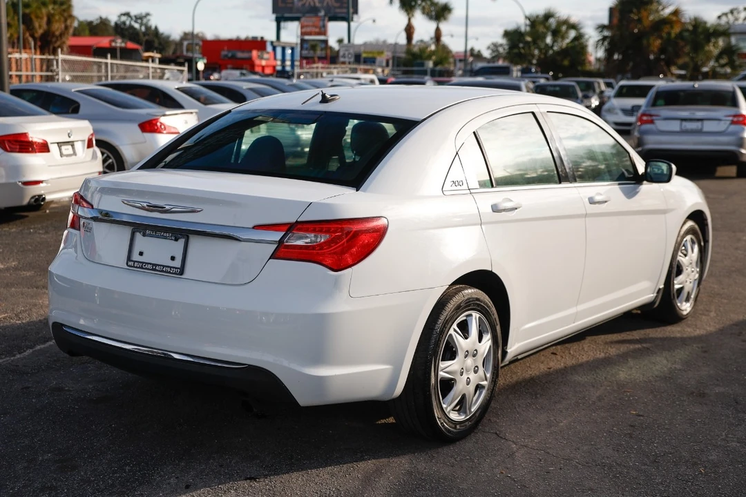 2011 Chrysler 200 - Image 11 of 12