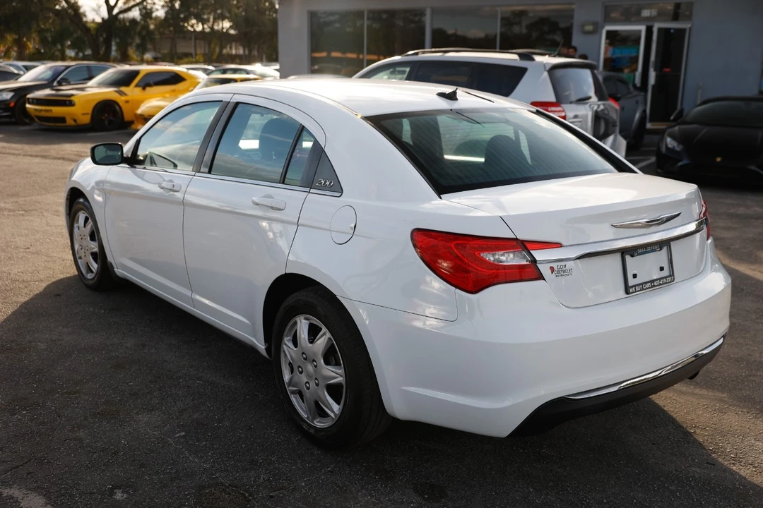 2011 Chrysler 200 - Image 5 of 12