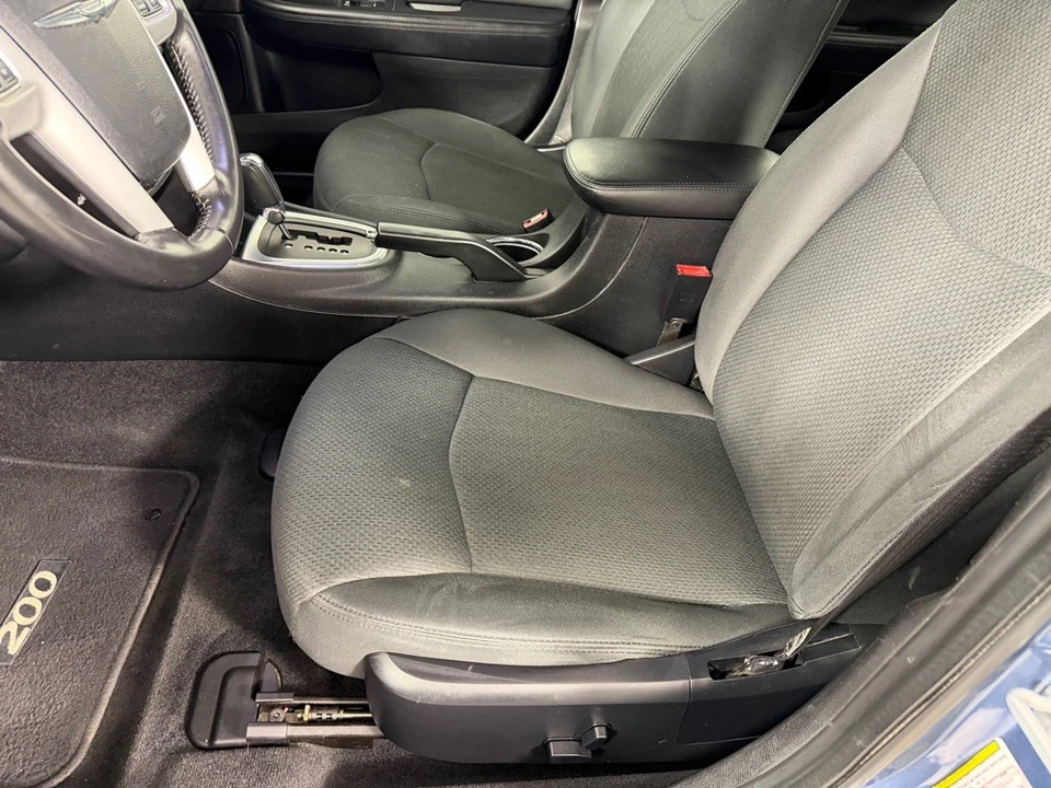 2011 Chrysler 200 - Image 11 of 21