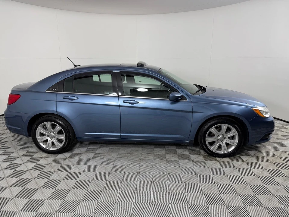 2011 Chrysler 200 - Image 4 of 21