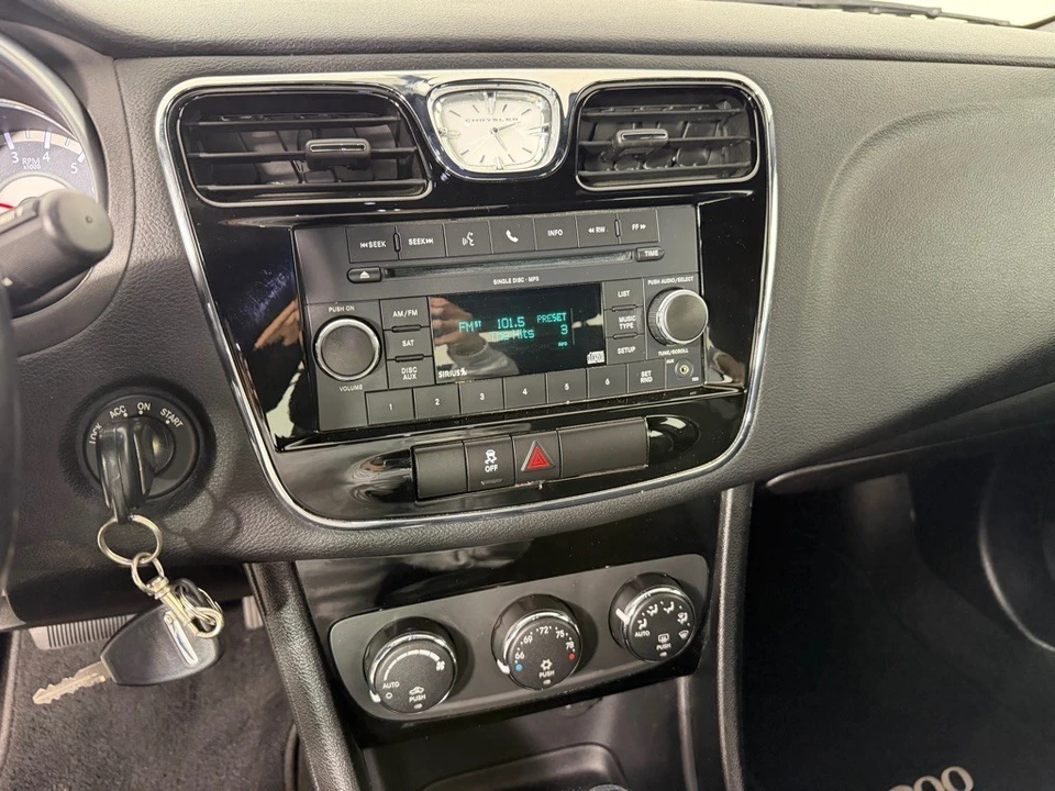 2011 Chrysler 200 - Image 15 of 21