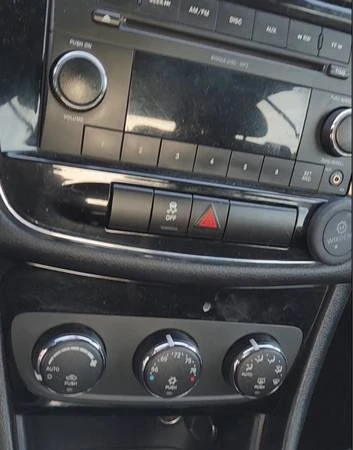 2011 Chrysler 200 - Image 8 of 17