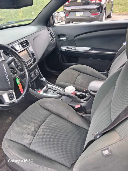 2011 Chrysler 200 - Image 11 of 17