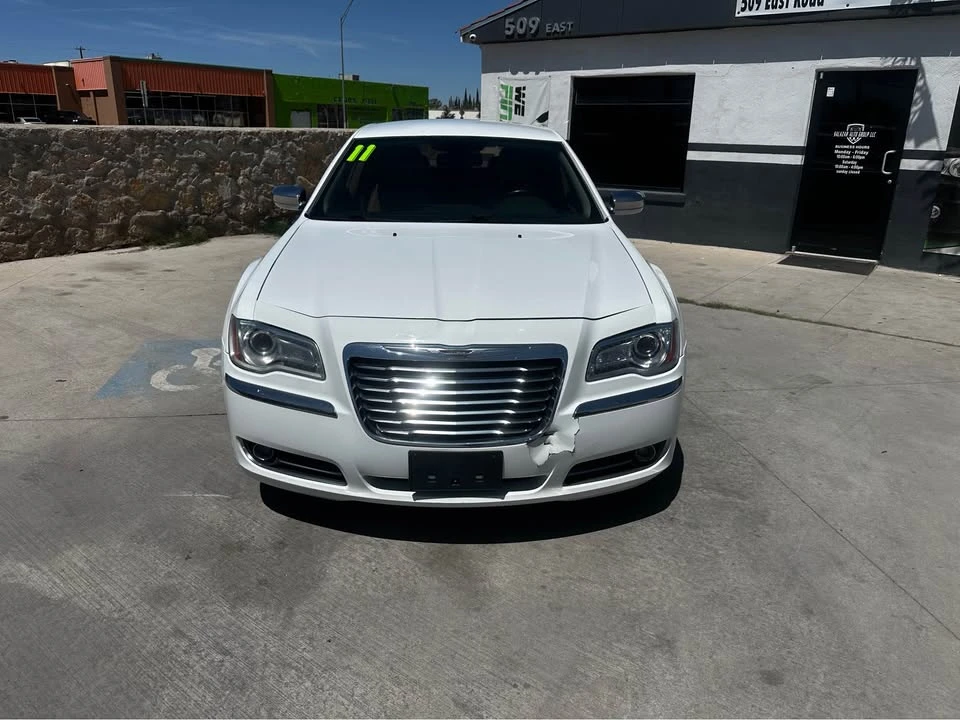 2011 Chrysler 300 (2005-2023) - Image 3 of 10
