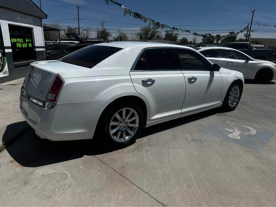2011 Chrysler 300 (2005-2023) - Image 5 of 10