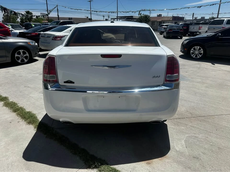 2011 Chrysler 300 (2005-2023) - Image 6 of 10