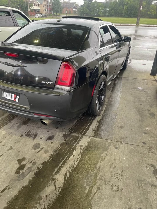 2011 Chrysler 300 (2005-2023) - Image 2 of 4