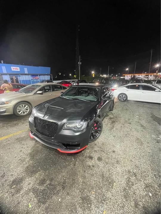 2011 Chrysler 300 (2005-2023) - Image 3 of 4