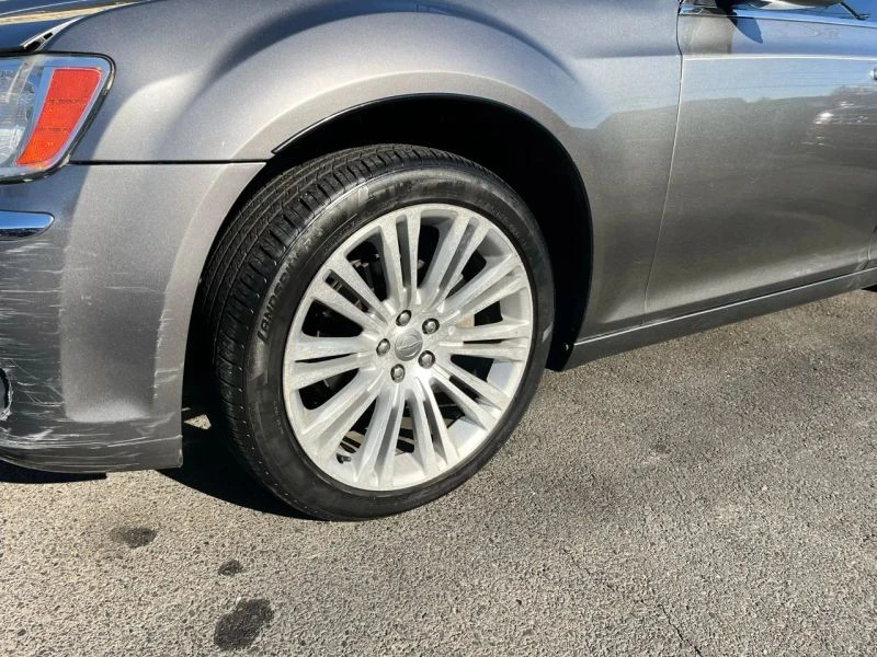 2011 Chrysler 300 (2005-2023) - Image 10 of 12