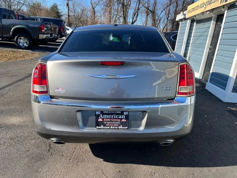 2011 Chrysler 300 (2005-2023) - Image 5 of 12