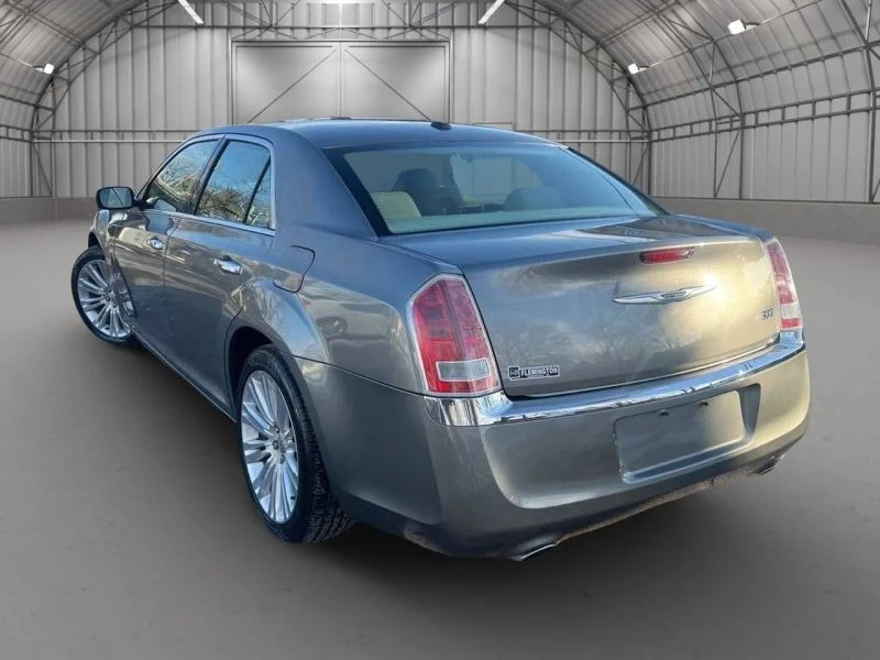 2011 Chrysler 300 (2005-2023) - Image 10 of 12