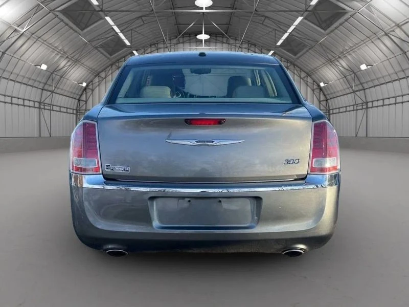 2011 Chrysler 300 (2005-2023) - Image 7 of 12