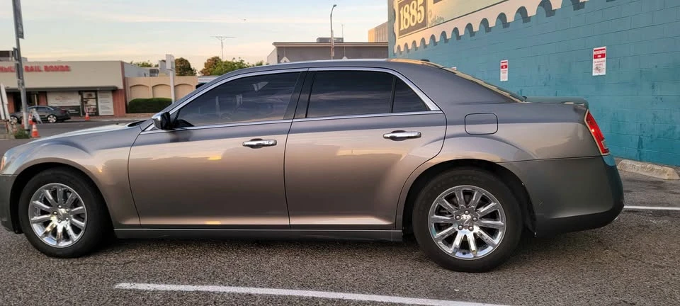 2011 Chrysler 300 (2005-2023) - Image 7 of 11
