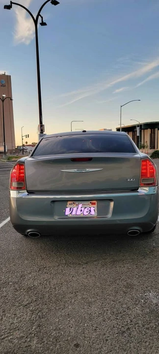2011 Chrysler 300 (2005-2023) - Image 6 of 11