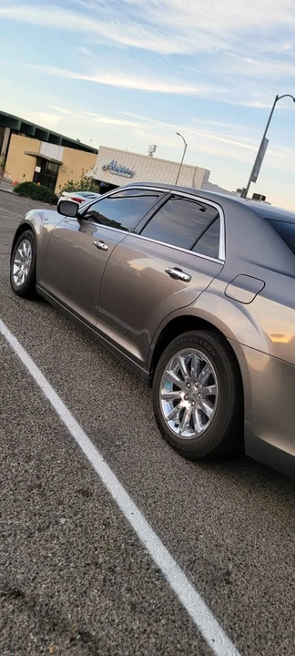 2011 Chrysler 300 (2005-2023) - Image 5 of 11