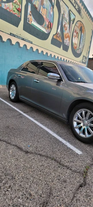 2011 Chrysler 300 (2005-2023) - Image 3 of 11