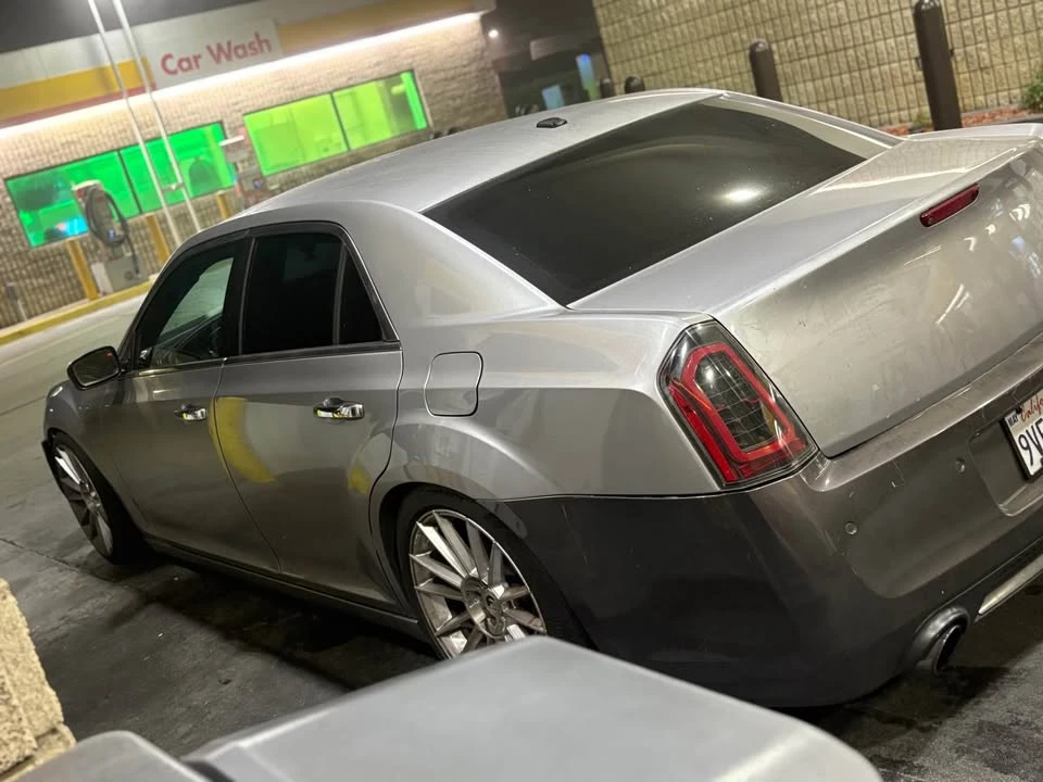 2011 Chrysler 300 (2005-2023) - Image 3 of 5