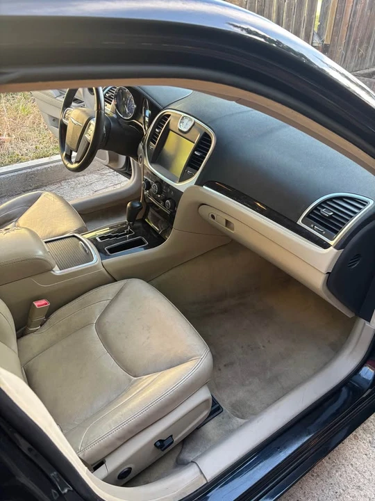 2011 Chrysler 300 (2005-2023) - Image 11 of 20