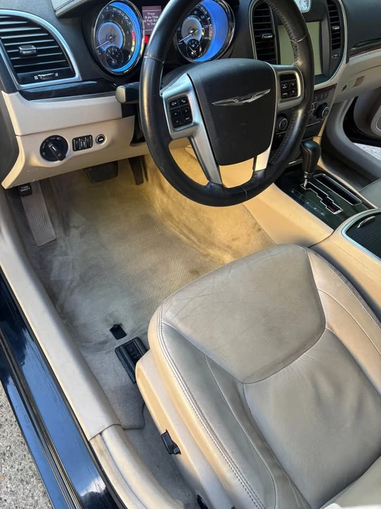 2011 Chrysler 300 (2005-2023) - Image 12 of 20