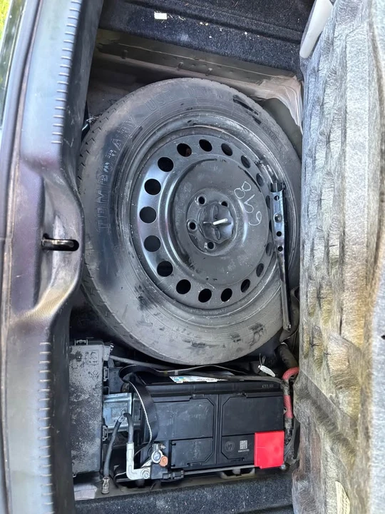 2011 Chrysler 300 (2005-2023) - Image 16 of 20