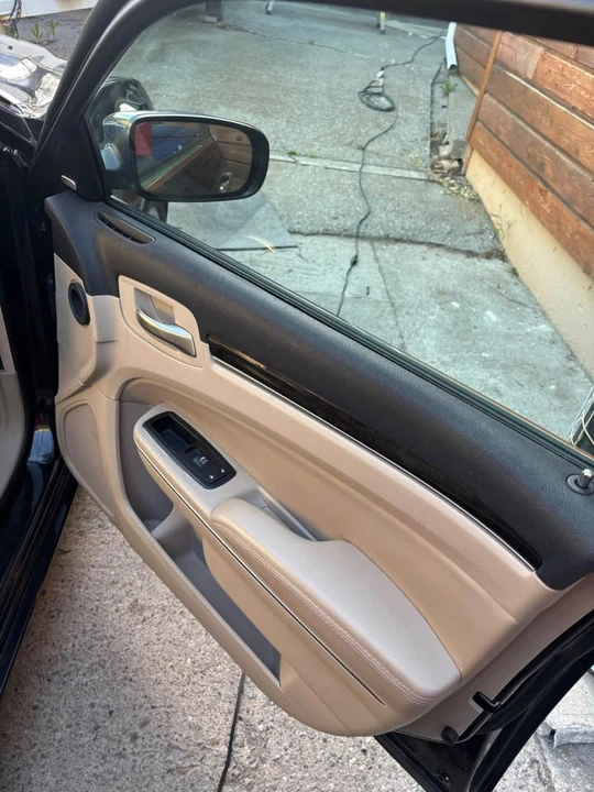 2011 Chrysler 300 (2005-2023) - Image 10 of 20