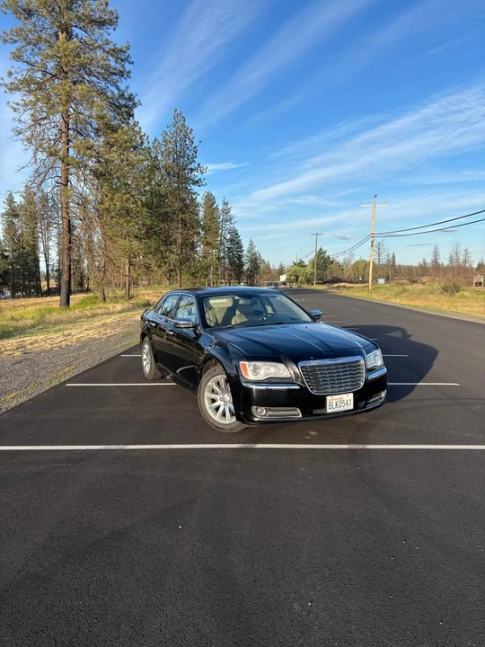 2011 Chrysler 300 (2005-2023) - Image 9 of 20