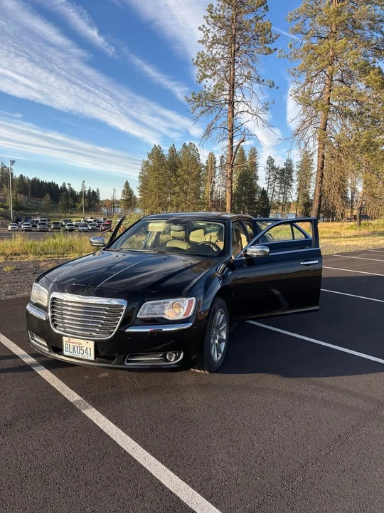 2011 Chrysler 300 (2005-2023) - Image 2 of 20