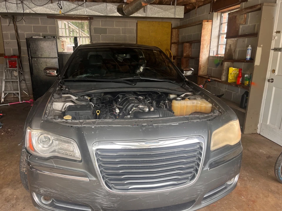 2011 Chrysler 300 (2005-2023) - Image 7 of 8