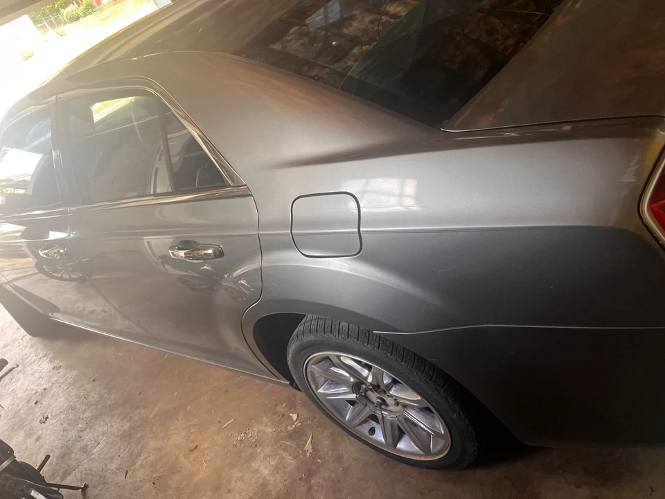 2011 Chrysler 300 (2005-2023) - Image 4 of 8