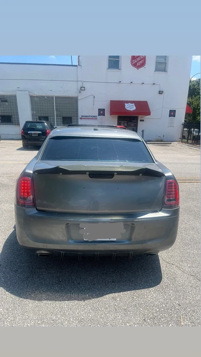 2011 Chrysler 300 (2005-2023) - Image 4 of 13