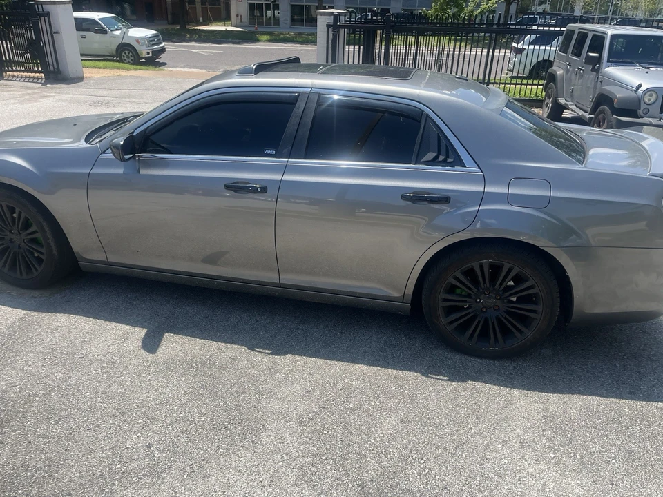 2011 Chrysler 300 (2005-2023) - Image 2 of 13