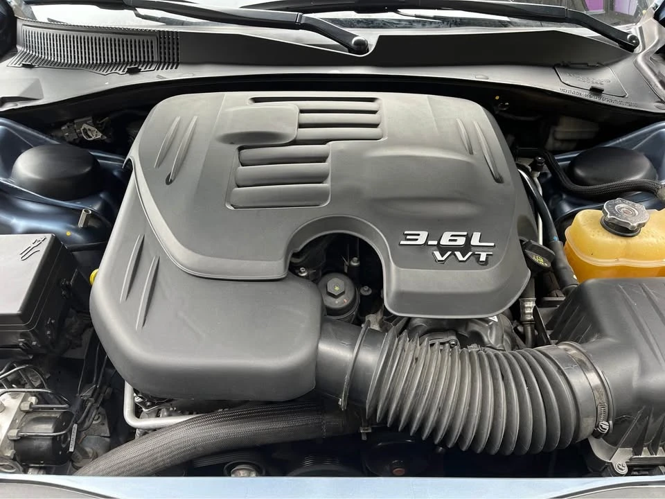 2011 Chrysler 300 (2005-2023) - Image 9 of 10