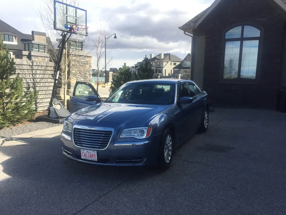2011 Chrysler 300 (2005-2023) - Image 2 of 10