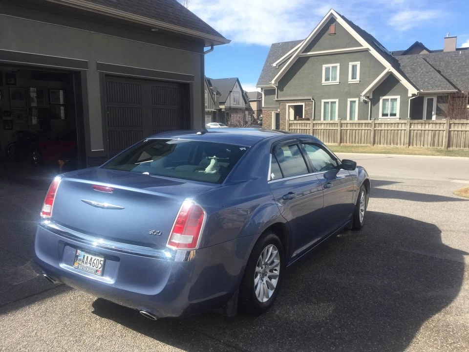 2011 Chrysler 300 (2005-2023) - Image 3 of 10