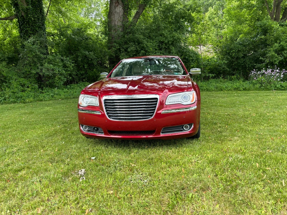 2011 Chrysler 300 (2005-2023) - Image 7 of 31