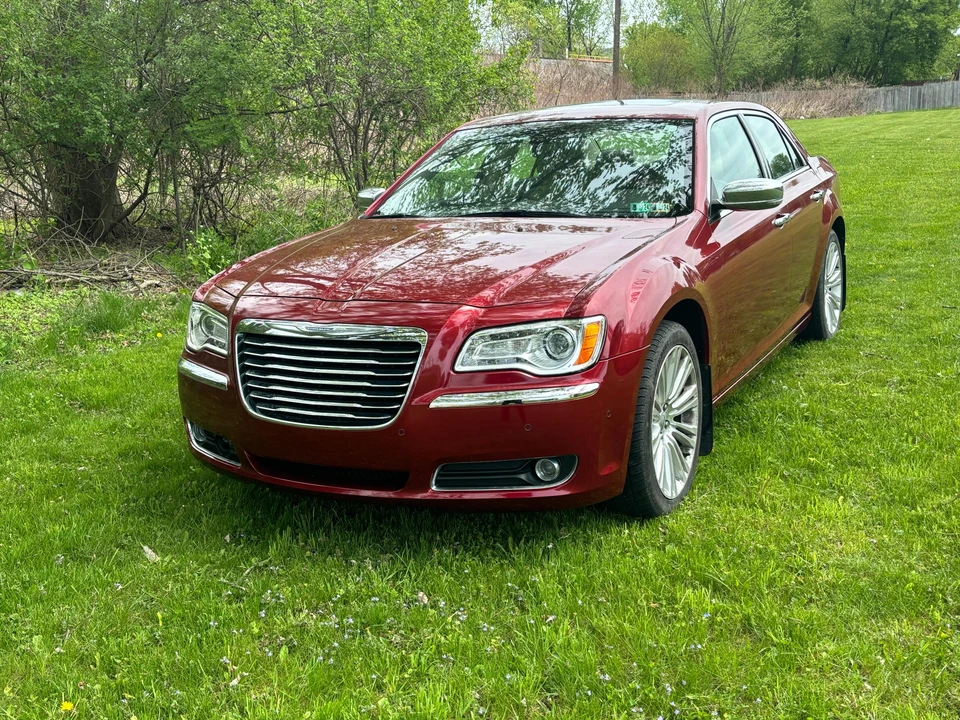2011 Chrysler 300 (2005-2023) - Image 8 of 31
