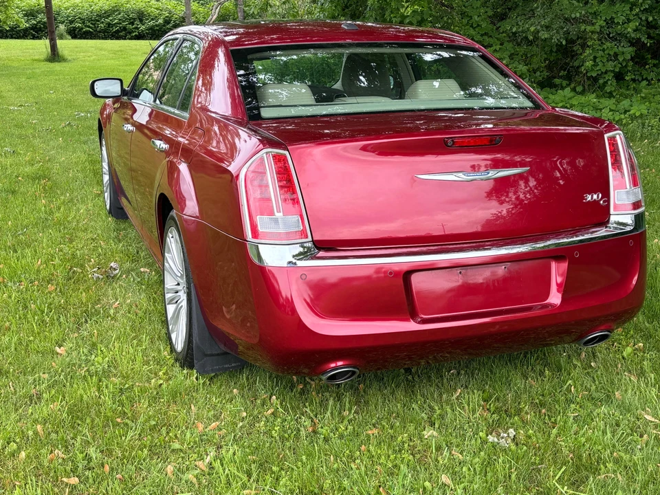 2011 Chrysler 300 (2005-2023) - Image 16 of 31