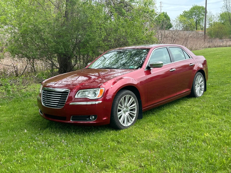2011 Chrysler 300 (2005-2023) - Image 11 of 31