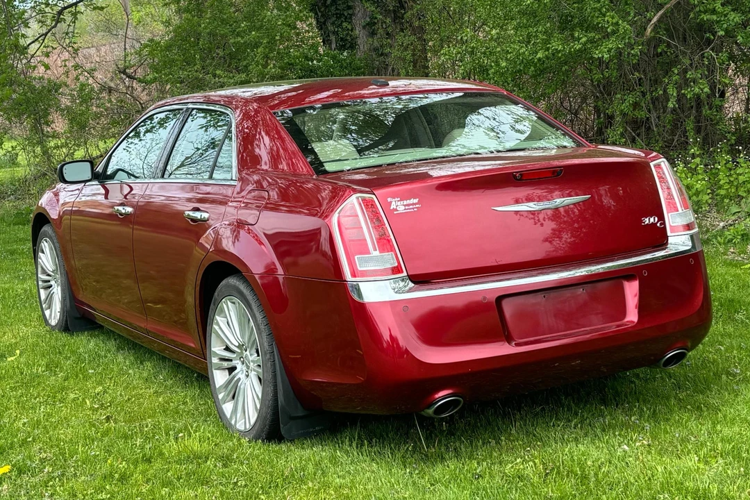 2011 Chrysler 300 (2005-2023) - Image 4 of 31