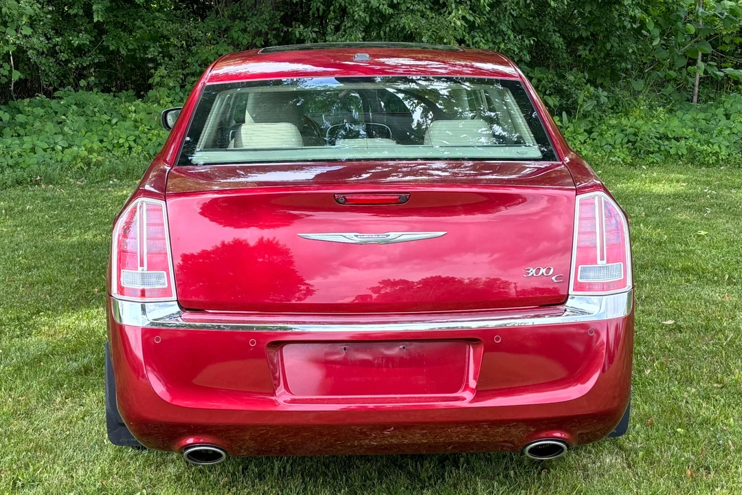 2011 Chrysler 300 (2005-2023) - Image 5 of 31