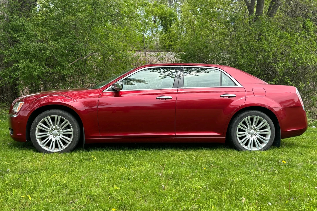 2011 Chrysler 300 (2005-2023) - Image 3 of 31