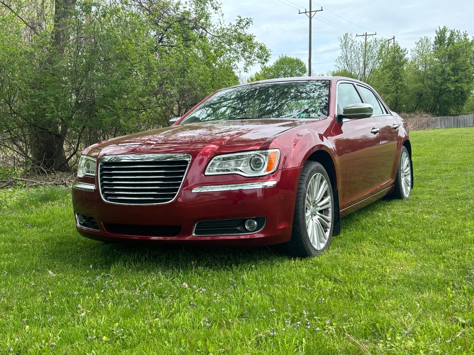 2011 Chrysler 300 (2005-2023) - Image 9 of 31